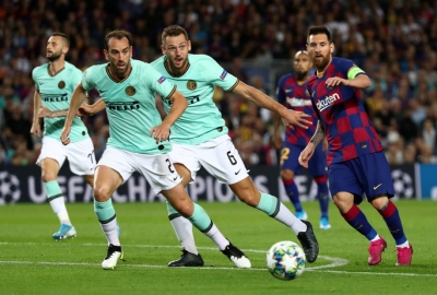 Luis Suarez lập si&ecirc;u phẩm, Barcelona quật ng&atilde; Inter Milan ở Nou Camp