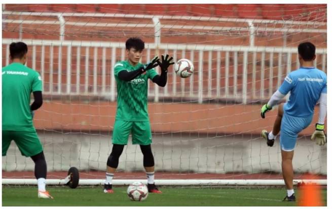 B&ugrave;i Tiến Dũng n&oacute;i g&igrave; khi c&oacute; thể mất suất bắt ch&iacute;nh v&agrave;o tay Văn Toản ở U23 ch&acirc;u &Aacute;?