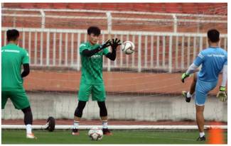 B&ugrave;i Tiến Dũng n&oacute;i g&igrave; khi c&oacute; thể mất suất bắt ch&iacute;nh v&agrave;o tay Văn Toản ở U23 ch&acirc;u &Aacute;?