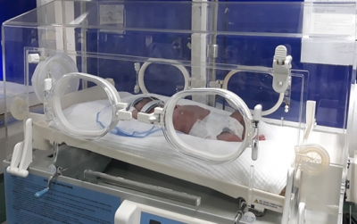 Nữ sinh 17 tuổi sinh con rồi vứt lại trong nh&agrave; vệ sinh