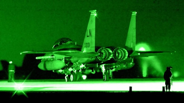 Drone lạ tiếp cận căn cứ Anh, Mỹ điều “đại bàng” F-15E Strike