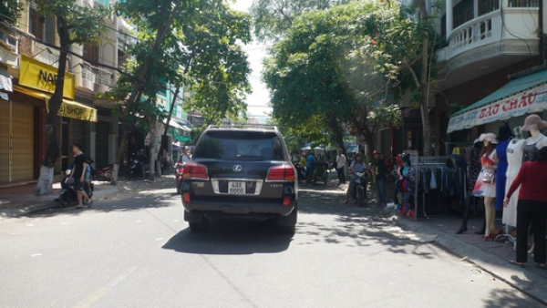 Người l&aacute;i xe Lexus t&ocirc;ng v&agrave;o đ&aacute;m tang khiến 11 người thương vong l&agrave; ai?