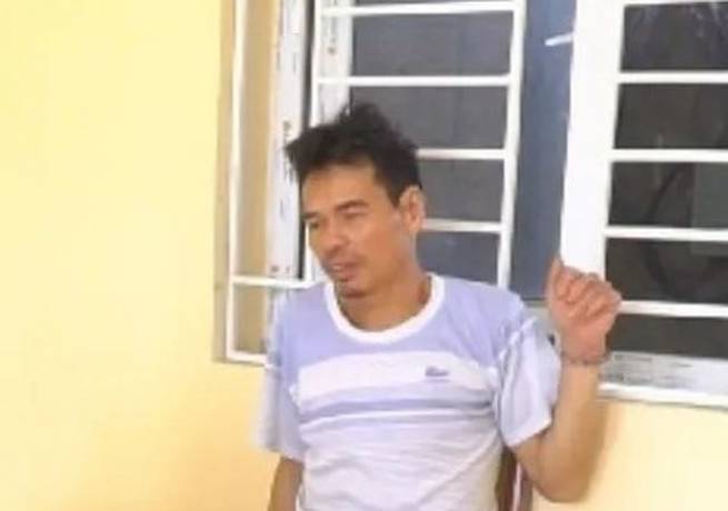 T&aacute;o tợn x&ocirc;ng v&agrave;o trụ sở, v&aacute;c dao ch&eacute;m Trưởng v&agrave; Ph&oacute; C&ocirc;ng an x&atilde;