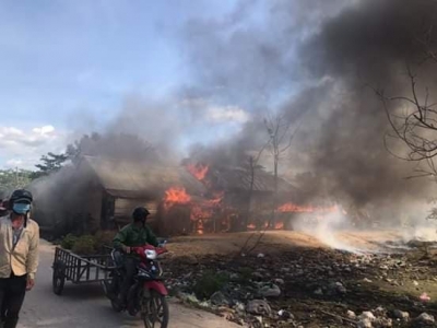 Giáp t&ecirc;́t, 3 ng&ocirc;i nhà bị cháy rụi