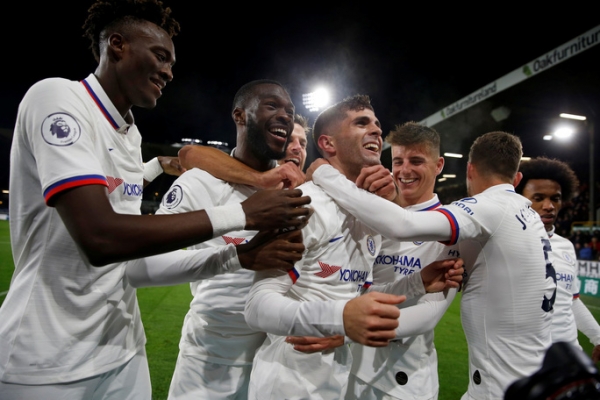 Sao 60 triệu bảng lập hat-trick, Chelsea mơ tranh ng&ocirc;i v&ocirc; địch