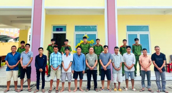 100 cảnh sát đột kích sới bạc lớn ở Hậu Giang