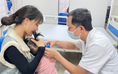 C&uacute;m A b&ugrave;ng ph&aacute;t, nhiều học sinh nghỉ học