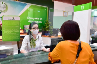 Lãi suất tiết kiệm - cho vay rơi xuống giá “bèo”.