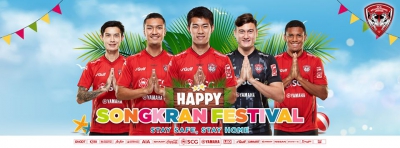 Muangthong lại c&oacute; động th&aacute;i 'lạ' với Văn L&acirc;m