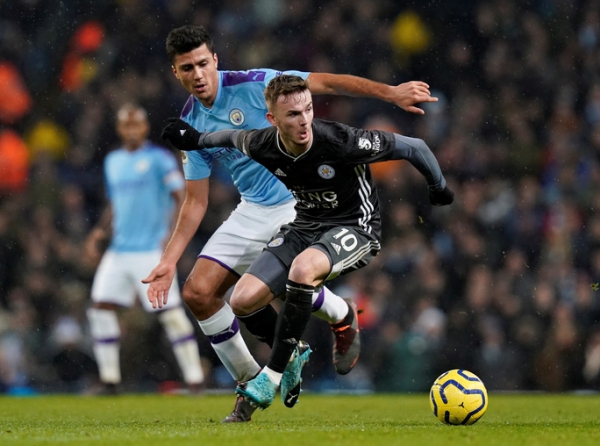 Ngược d&ograve;ng ngoạn mục, Man City b&ugrave;ng nổ hạ Leicester