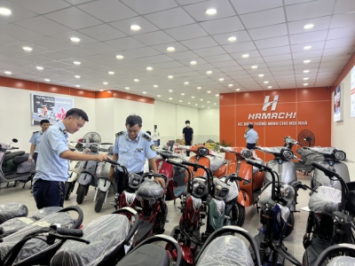 Hàng loạt cửa hàng xe điện đóng cửa để đối phó đoàn kiểm tra