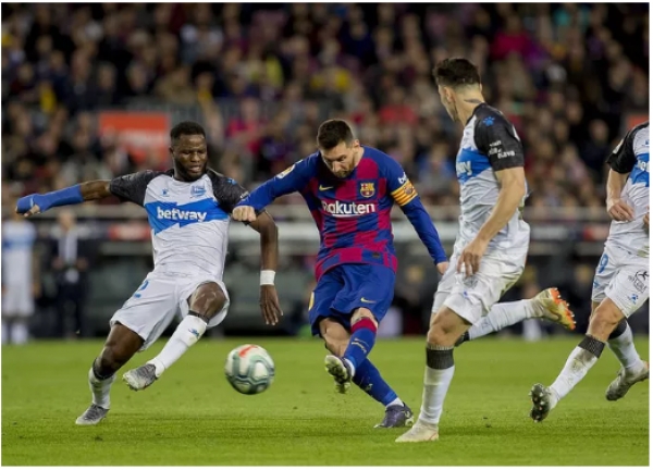 Nhận c&uacute;p xuất sắc nhất th&aacute;ng, Messi lập kỳ t&iacute;ch ghi b&agrave;n "độc" nhất năm