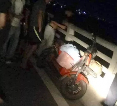 Giữa đ&ecirc;m, người vợ trẻ đi xe đạp ra giữa cầu rồi nhảy xuống s&ocirc;ng Lam tự vẫn