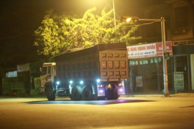 Nh&agrave; m&aacute;y Xi măng S&ocirc;ng Lam ti&ecirc;u thụ đất khai th&aacute;c tr&aacute;i ph&eacute;p?