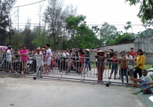 D&acirc;n bức x&uacute;c v&igrave; bị c&ocirc;ng ty r&agrave;o đường ra biển đ&aacute;nh bắt hải sản