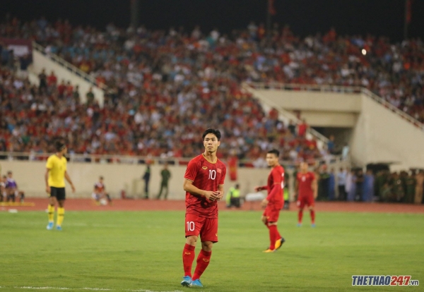 C&ocirc;ng Phượng đ&aacute; ch&iacute;nh trận Việt Nam vs UAE?