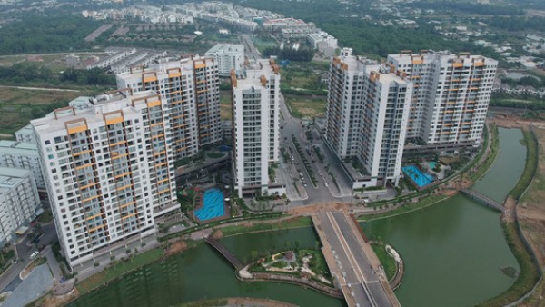 Tiền vẫn đổ vào bất động sản