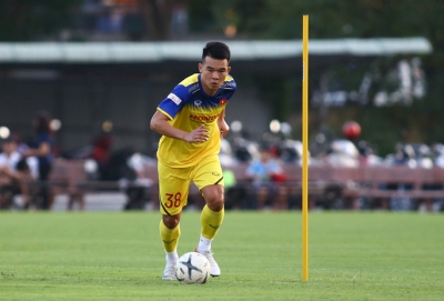 HLV Park Hang-seo gạch t&ecirc;n Ng&ocirc; Ho&agrave;ng Thịnh ở trận gặp UAE