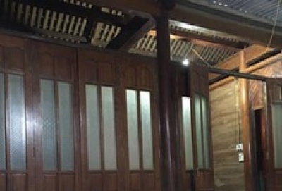 B&agrave;ng ho&agrave;ng ph&aacute;t hiện người th&acirc;n chết trong tư thế treo cổ sau vườn nh&agrave;