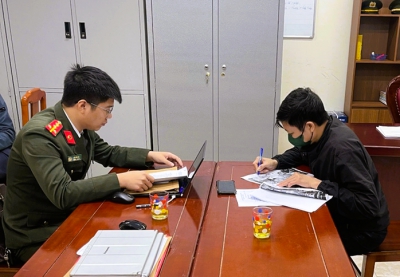 Một người đ&agrave;n &ocirc;ng đăng tải nhiều video xuy&ecirc;n tạc của L&ecirc; Trung Khoa