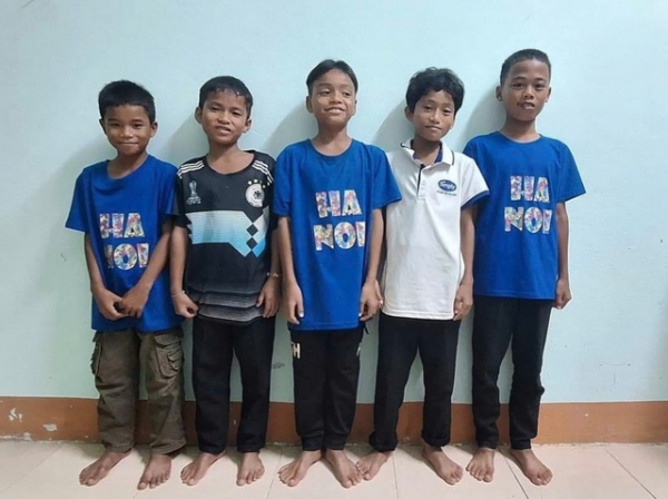 Quảng Bình: 5 học sinh dũng cảm lao xuống dòng nước chảy xiết cứu sống 2 em nhỏ