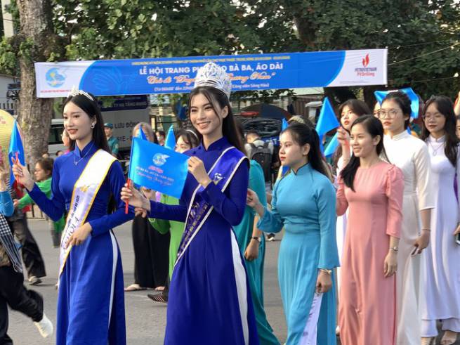 X&aacute;c lập Kỷ lục Việt Nam tại lễ hội &aacute;o b&agrave; ba, &aacute;o d&agrave;i ở Cần Thơ