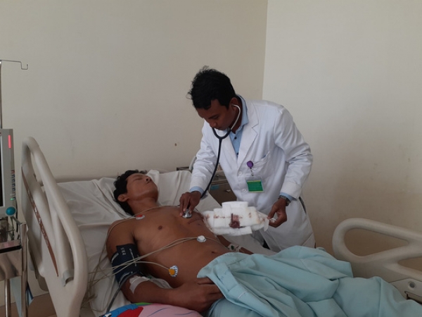 Đ&aacute;m cưới th&agrave;nh hỗn chiến, người can ngăn bị đ&acirc;m thủng tim