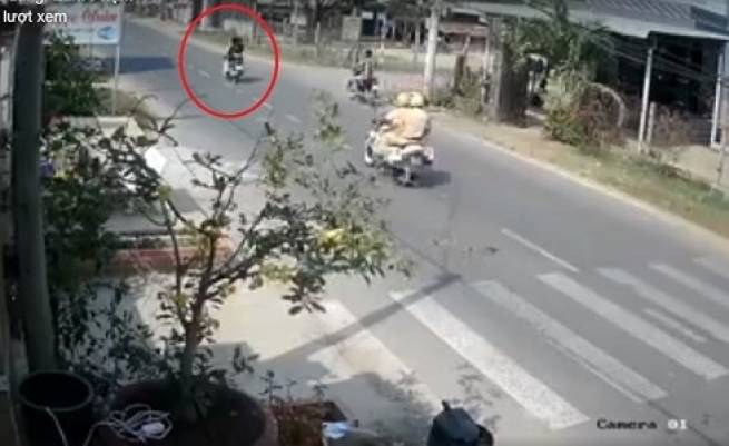 C&ocirc;ng an l&ecirc;n tiếng vụ 2 c&ocirc; g&aacute;i thương vong khi thấy CSGT ph&iacute;a sau