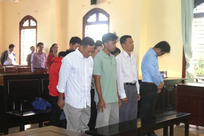 Hai cựu c&aacute;n bộ ng&acirc;n h&agrave;ng d&iacute;nh đến 2 "đại &aacute;n" kinh tế chấn động miền T&acirc;y