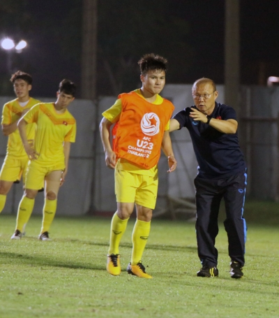 HLV Park Hang-seo đổi chiến thuật, H&agrave; Đức Chinh, Th&agrave;nh Chung chưa chắc đ&aacute; ch&iacute;nh?