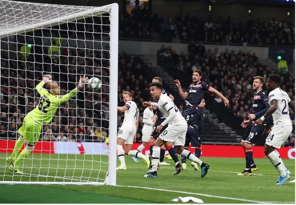 Ứng vi&ecirc;n B&oacute;ng v&agrave;ng tỏa s&aacute;ng, Tottenham thắng hủy diệt Crvena Zvezda
