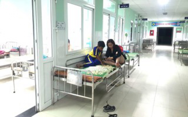 16 học sinh nhập viện sau khi dùng sữa chua do &quot;hiệu ứng đám đông&quot;?