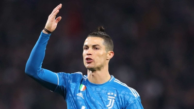 Ronaldo bị c&aacute;ch ly 14 ng&agrave;y sau khi trở lại Juventus