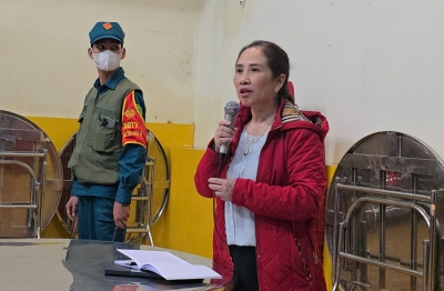 Tạm đ&igrave;nh chỉ c&ocirc;ng t&aacute;c hiệu trưởng trường tiểu học c&oacute; thực phẩm bẩn