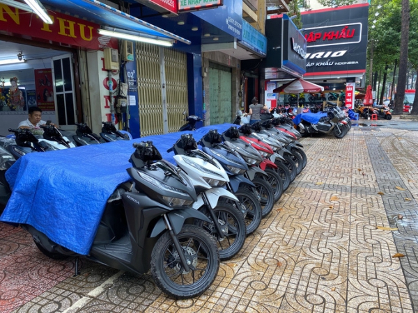 Xe máy ngoại nhập đua nhau giảm giá