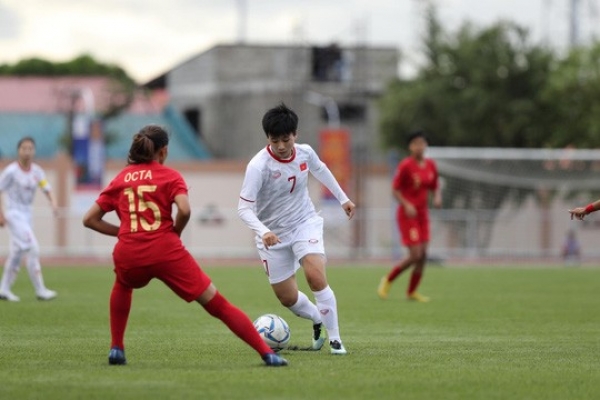 Thủ tướng n&oacute;i b&oacute;ng đ&aacute; nữ "bữa ăn c&ograve;n đạm bạc", c&aacute;c th&agrave;nh vi&ecirc;n Ch&iacute;nh phủ sẽ đ&oacute;ng g&oacute;p ủng hộ