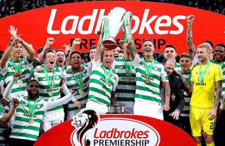 Celtic th&agrave;nh "&ocirc;ng tr&ugrave;m", 9 m&ugrave;a li&ecirc;n tiếp v&ocirc; địch Scotland