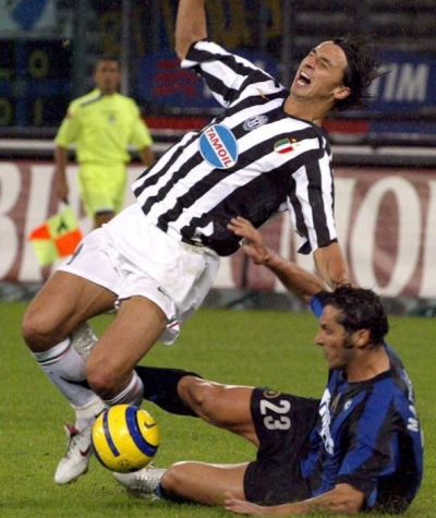 Ibrahimovic th&uacute; nhận đ&ograve;n trả đũa kinh ho&agrave;ng Materazzi sau 4 năm