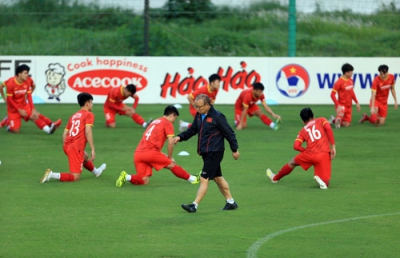 Tuyển Việt Nam bắt đầu tập tối