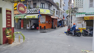 Vì sao nhiều quán chưa mở lại trong ngày đầu tiên đi làm sau Tết?