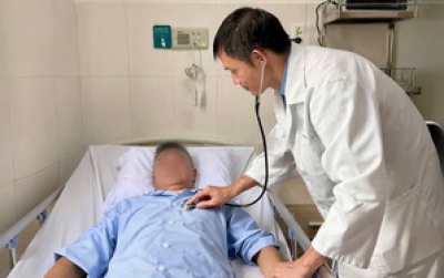 Người đ&agrave;n &ocirc;ng ở Cần Thơ su&yacute;t mất mạng v&igrave; th&oacute;i quen uống 10 ly c&agrave; ph&ecirc; mỗi ng&agrave;y