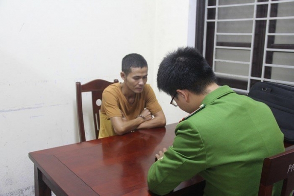 Trộm dưa hấu bị ph&aacute;t hiện, ch&eacute;m bảo vệ khiến phải cưa ch&acirc;n