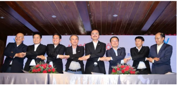 Bầu Đức, bầu Thắng rủ nhau t&agrave;i trợ b&oacute;ng đ&aacute; học đường