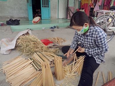 Trở lại xóm đũa Tân Long