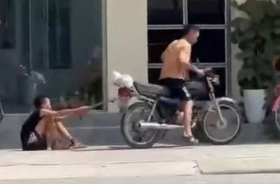 Công an vào cuộc bé trai bị bố xích chân kéo lê trên đường phố ở Hải Phòng