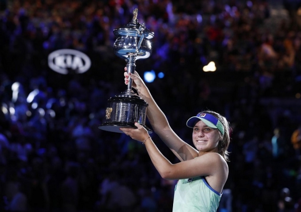 Sofia Kenin lần đầu đăng quang ng&ocirc;i hậu tại Australia mở rộng