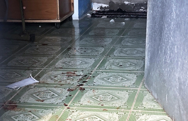 Ph&aacute;t hiện vợ tử vong, chồng thoi th&oacute;p trong ph&ograve;ng trọ