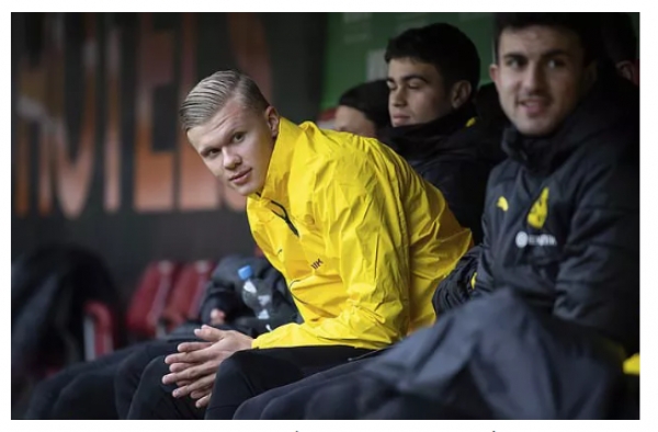 Lập hat-trick ra mắt Dortmund, "thần đồng" Haaland l&agrave;m chao đảo Bundesliga