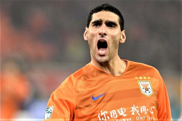 Sợ virus Corona, cựu sao MU c&ugrave;ng đồng nghiệp rục rịch rời Trung Quốc