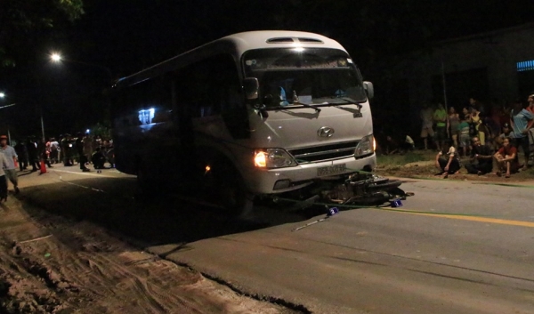 2 người tử vong trong đ&ecirc;m sau tiếng va chạm mạnh tr&ecirc;n đường